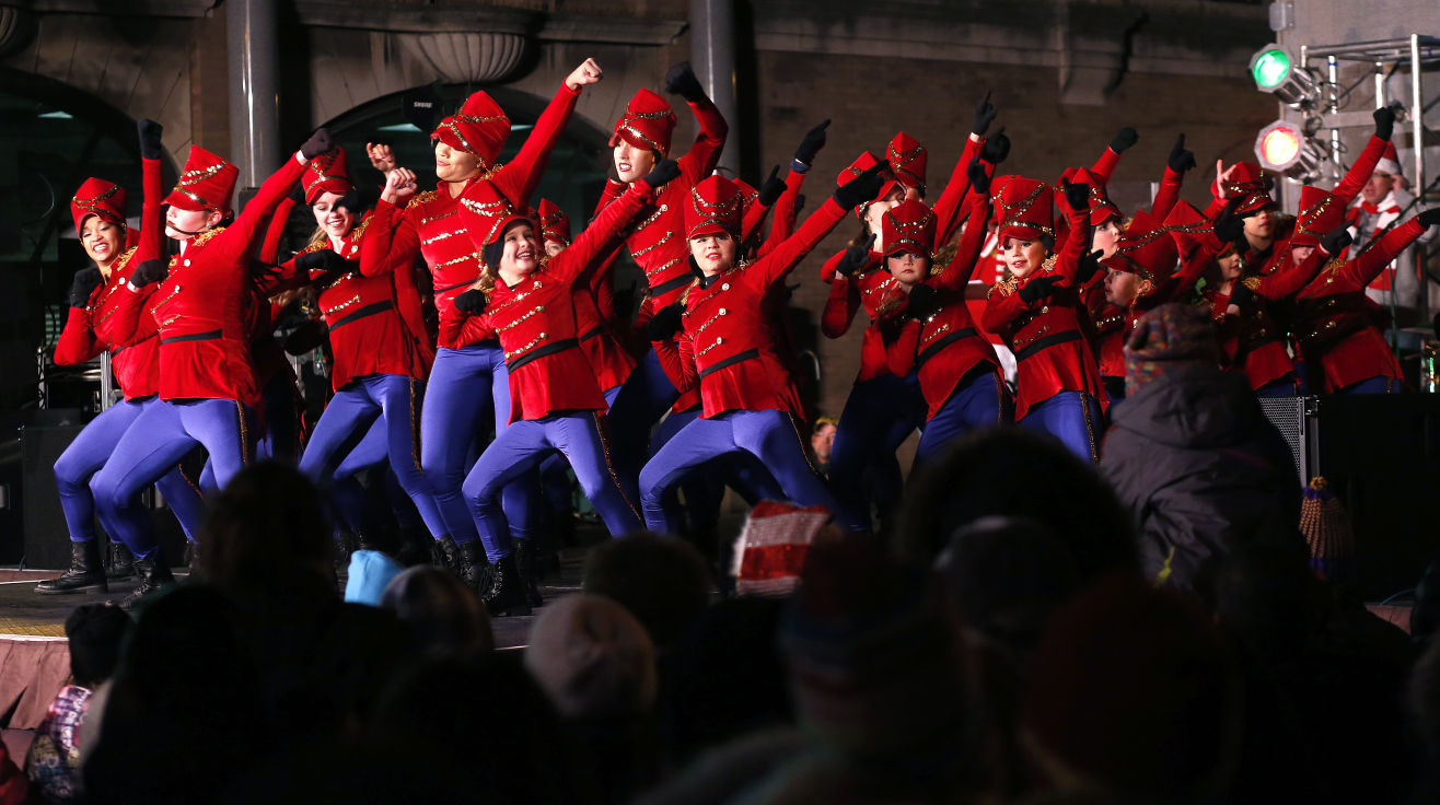 112715mp-Holiday-Hoopla-2